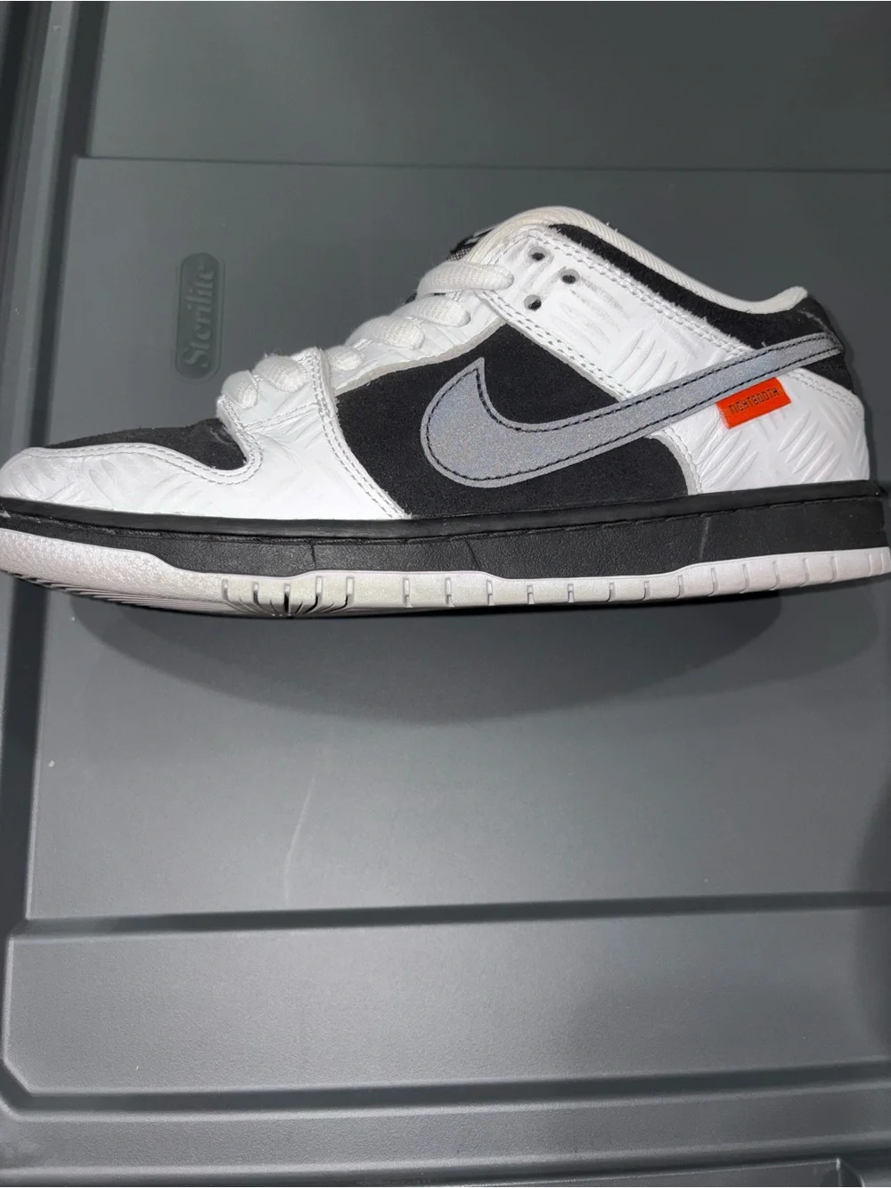 Nike Dunk Low SB “TIGHTBOOTH” Size Men’s 7.5 Black /White /Orange & extra laces